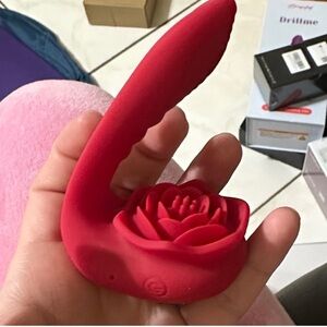 Red Rose-Shaped Women's Accessory